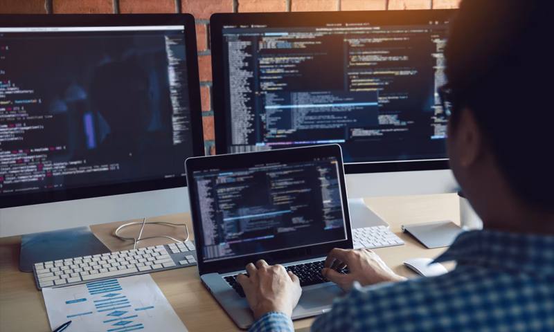 数据科学选型:R与Python如何赋能秀山网站建设?